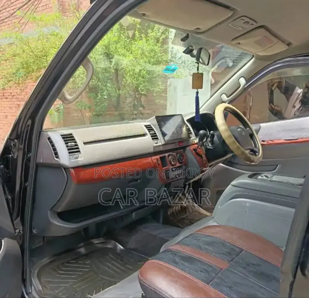 Toyota HiAce 2009 Black