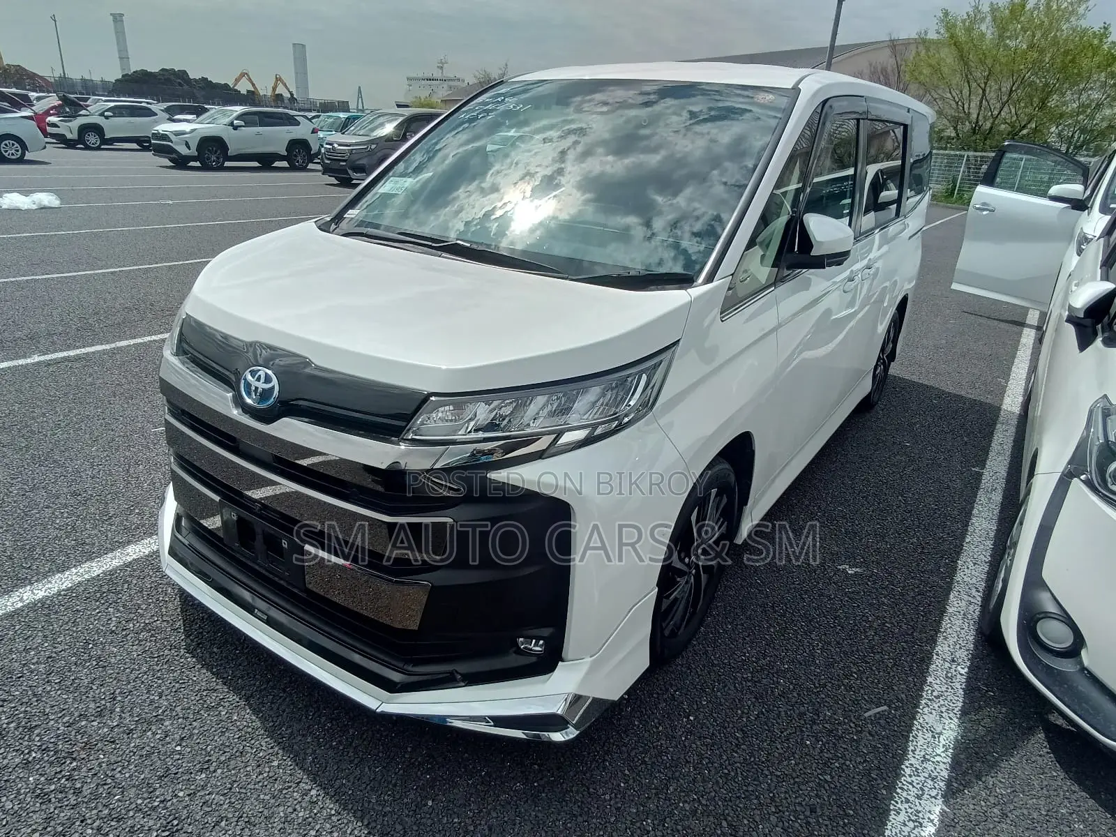 Toyota Noah 2024 Pearl