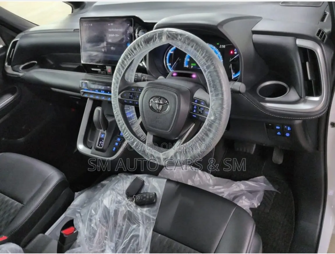 Toyota Noah 2024 Pearl