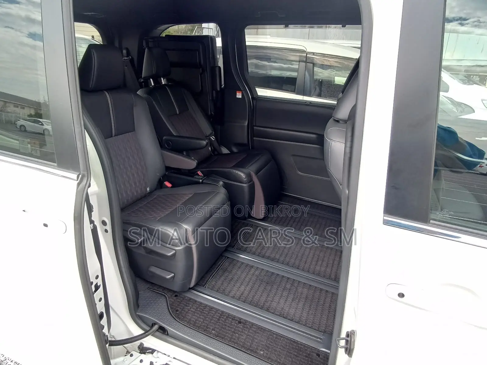 Toyota Noah 2024 Pearl