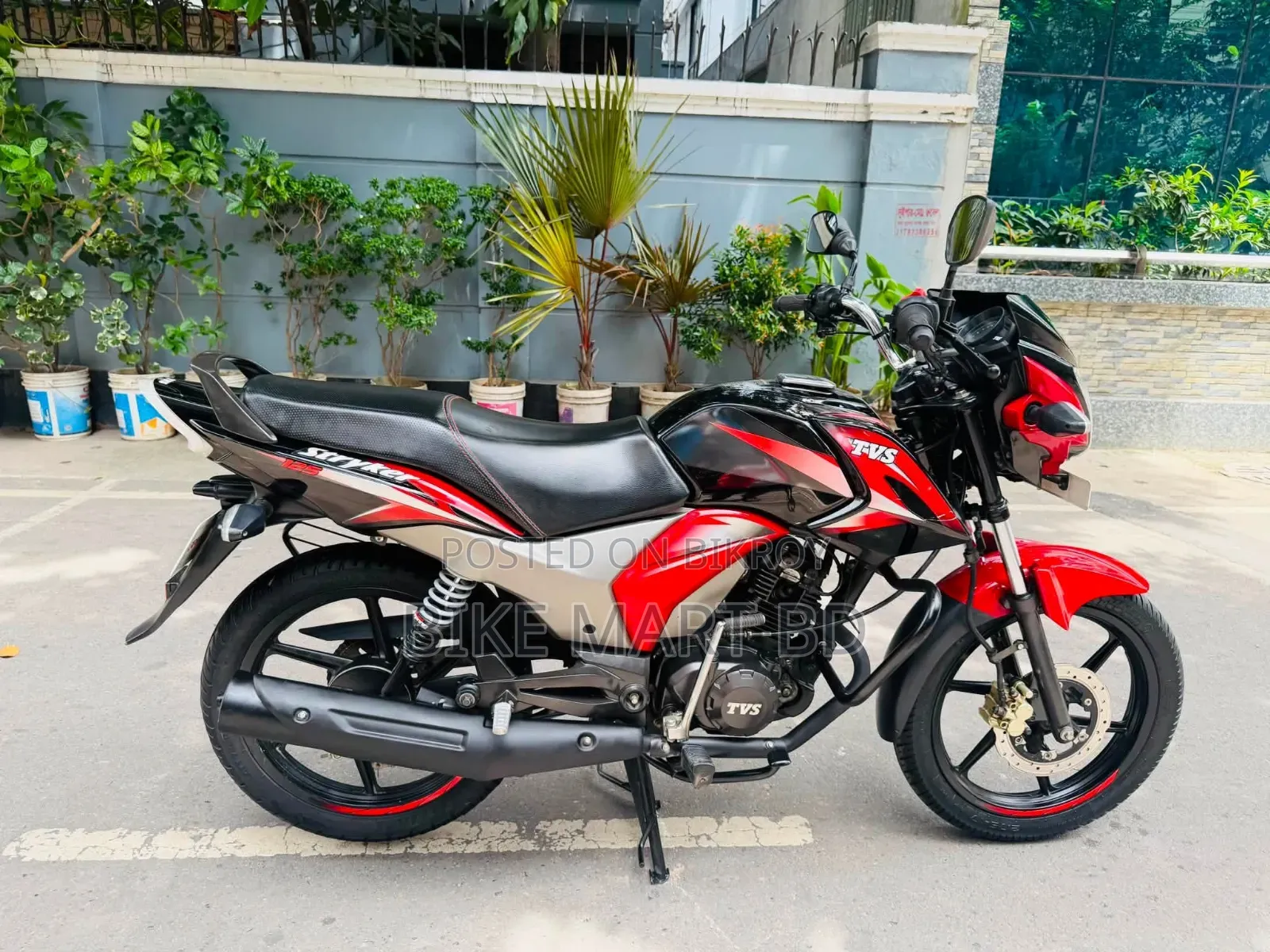 টিভিএস স্ট্রাইকার ১২৫ ২০২৪ কালো