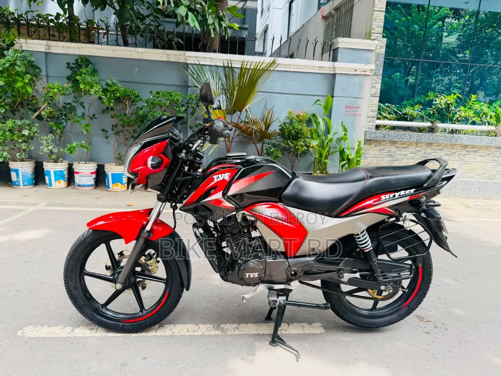 টিভিএস স্ট্রাইকার ১২৫ ২০২৪ কালো