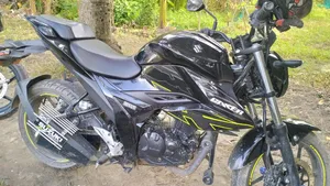 সুজুকি জিক্সার ২০২৪ কালো