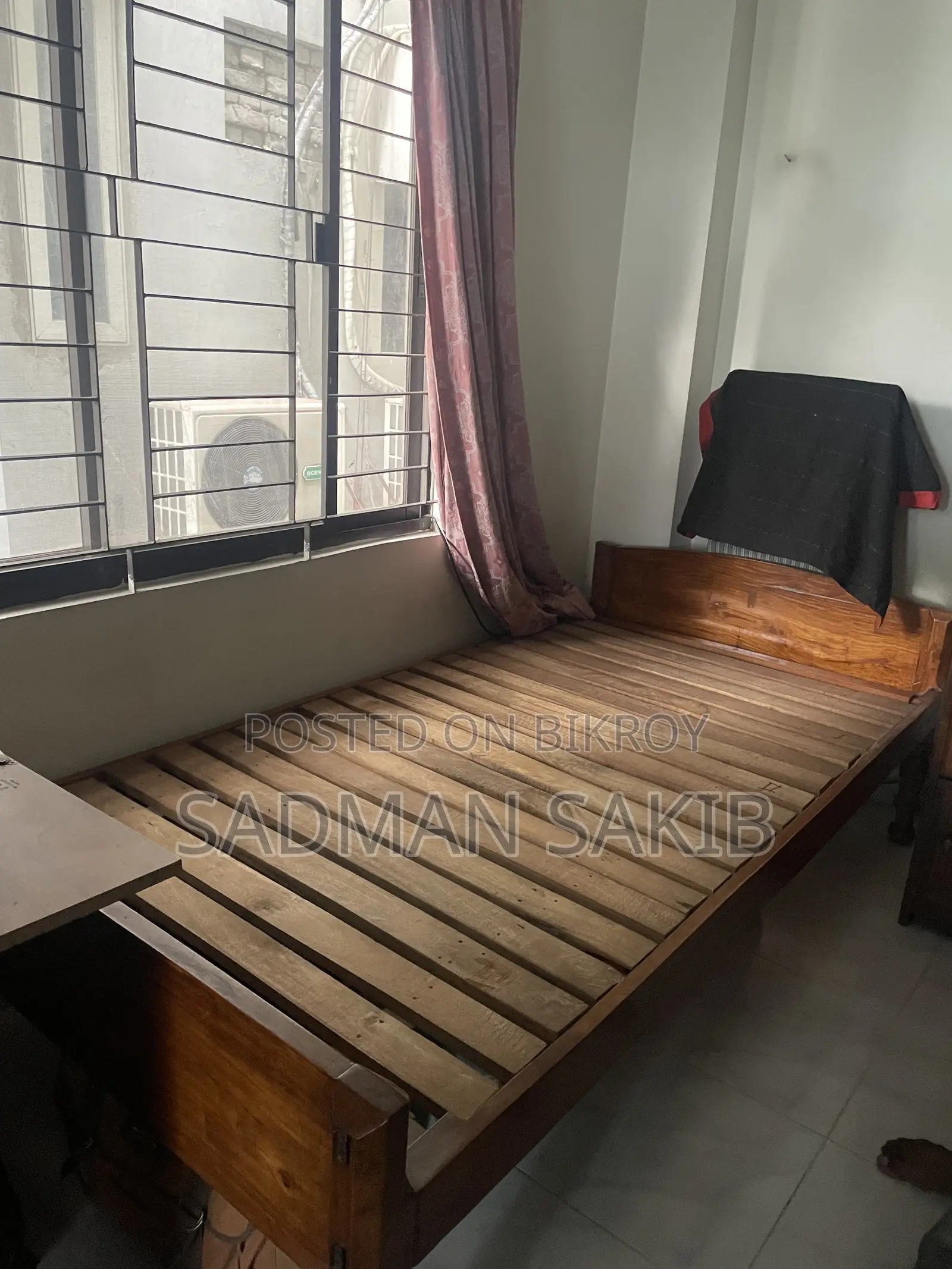 বিক্রির জন্য সিঙ্গেল কাঠের খাট