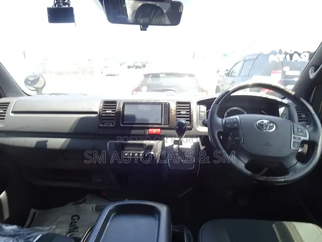 টয়োটা হাইএস ২০২২ কালো