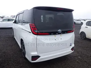 নতুন টয়োটা নোহা ২০২৩ পার্ল
