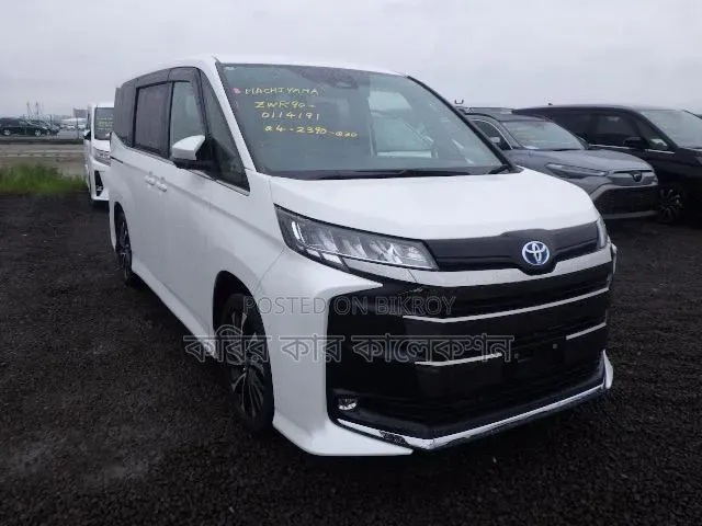 New Toyota Noah 2023 Pearl