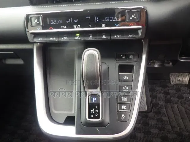 New Toyota Noah 2023 Pearl