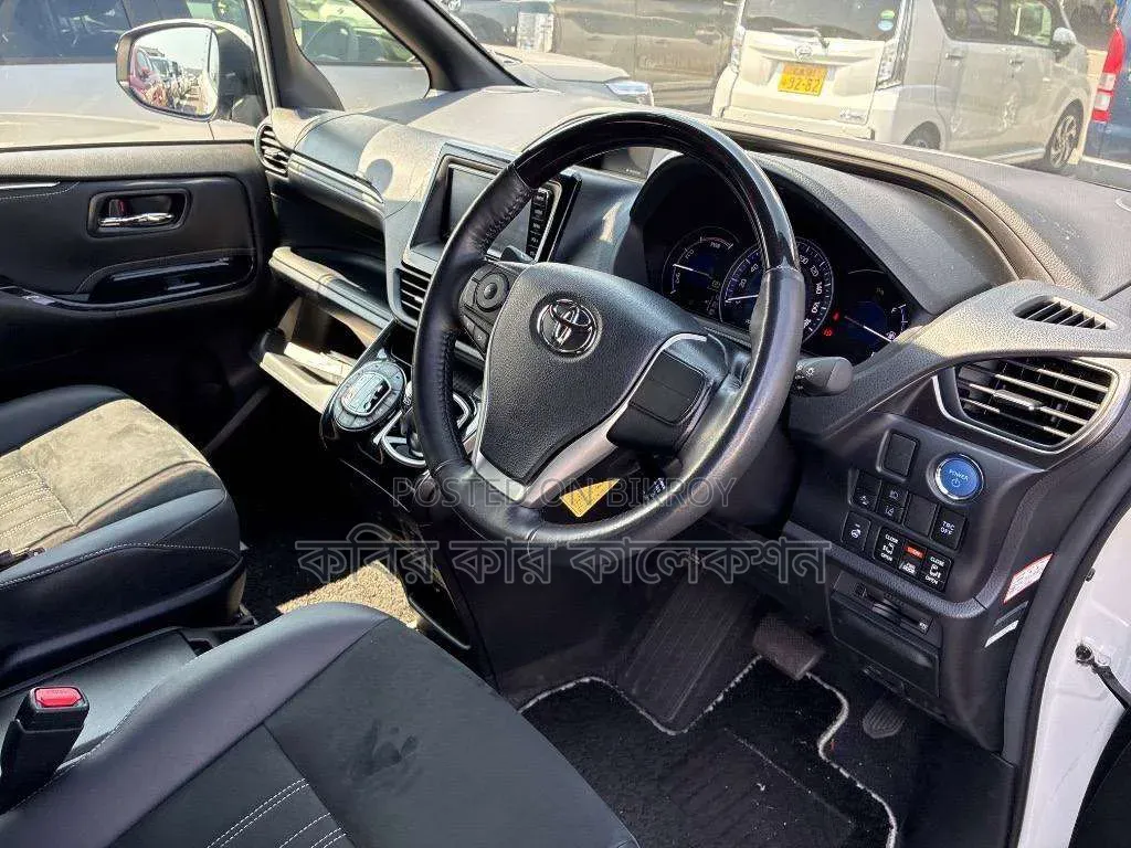 New Toyota Noah 2023 Pearl