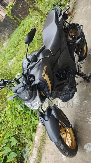 ইয়ামাহা এফজেডএস ভি৪ ২০২৫ কালো