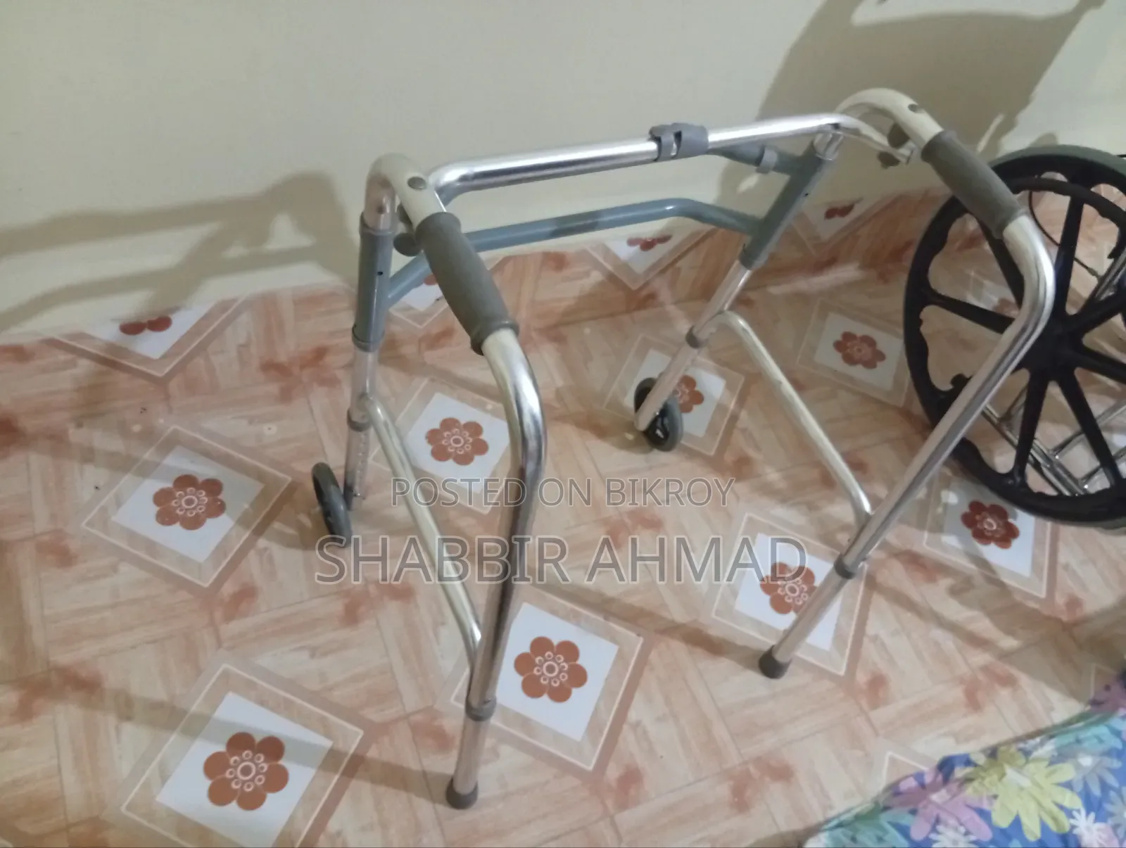হাঁটাচলার সাপোর্টে ব্যবহৃত টু-হুইল ওয়াকার বিক্রি হবে