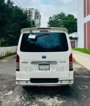 টয়োটা হাইএস ২০০৬ হোয়াইট