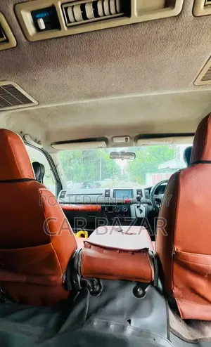 টয়োটা হাইএস ২০০৬ হোয়াইট
