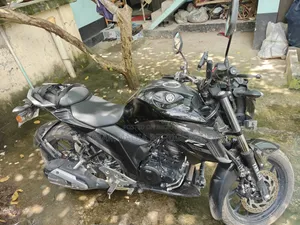ইয়ামাহা এফজেড ২০২৫ কালো