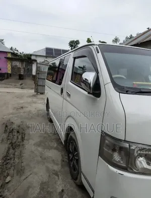 Toyota HiAce 2005 White