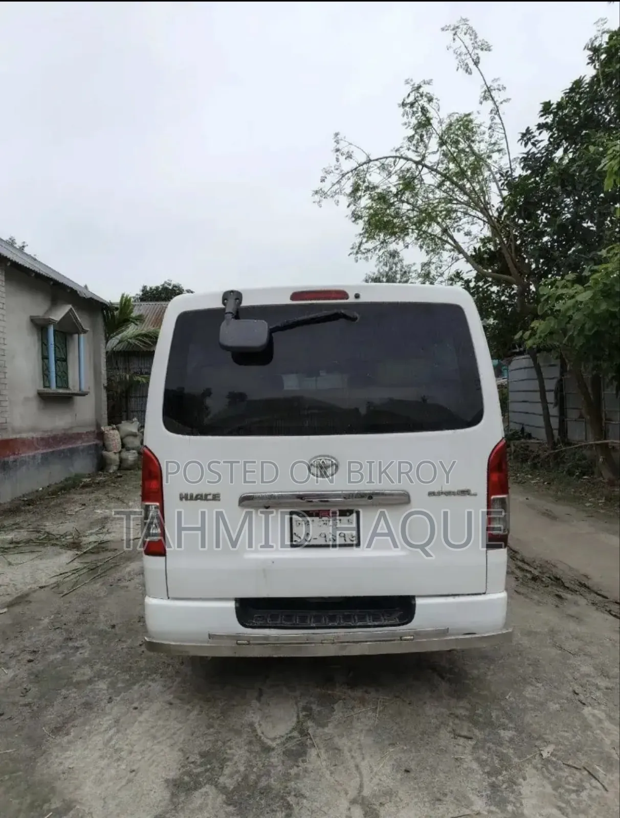 Toyota HiAce 2005 White