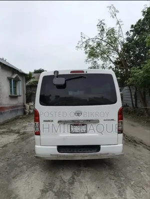 Toyota HiAce 2005 White