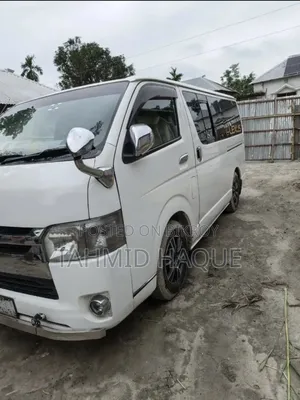 Toyota HiAce 2005 White