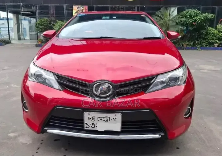 Toyota Auris 2014 Red