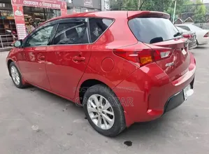 Toyota Auris 2014 Red