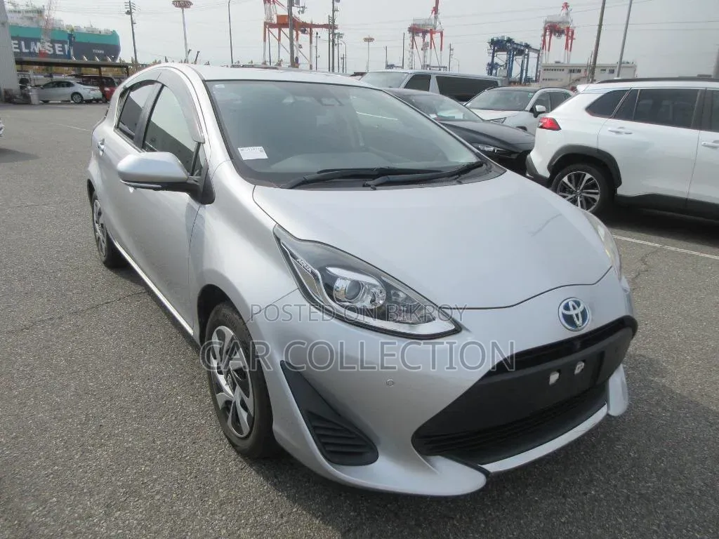 Toyota Aqua 2021 Silver