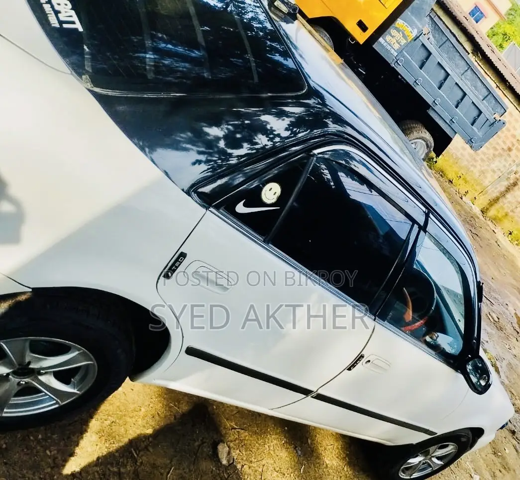 টয়োটা করোল্লা ১৯৯৭ সাদা