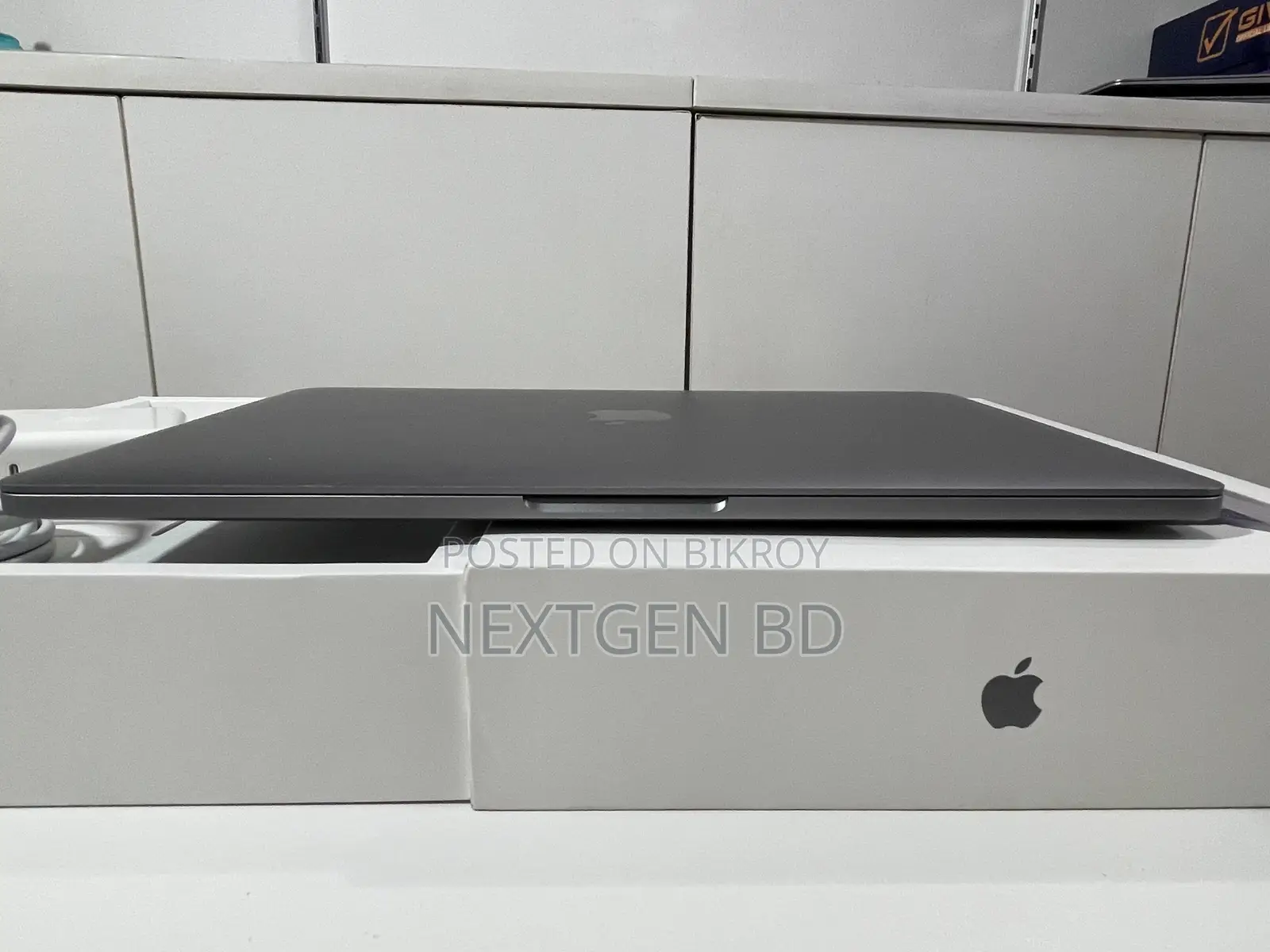 Laptop Apple MacBook Pro 2020 M1 8GB Apple M1 SSD 256GB