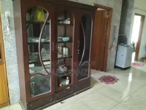 Showcase With 3 Parts