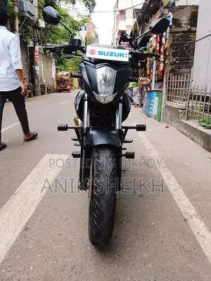 সুজুকি জিক্সার ২০২৩ ব্ল্যাক