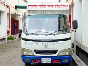 গ্যাস চালিত টয়োটা ডায়না ২০০৫ এর মডেল