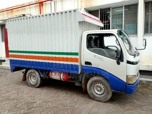 গ্যাস চালিত টয়োটা ডায়না ২০০৫ এর মডেল
