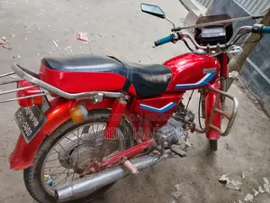 মোটরসাইকেল ২০১৬ লাল