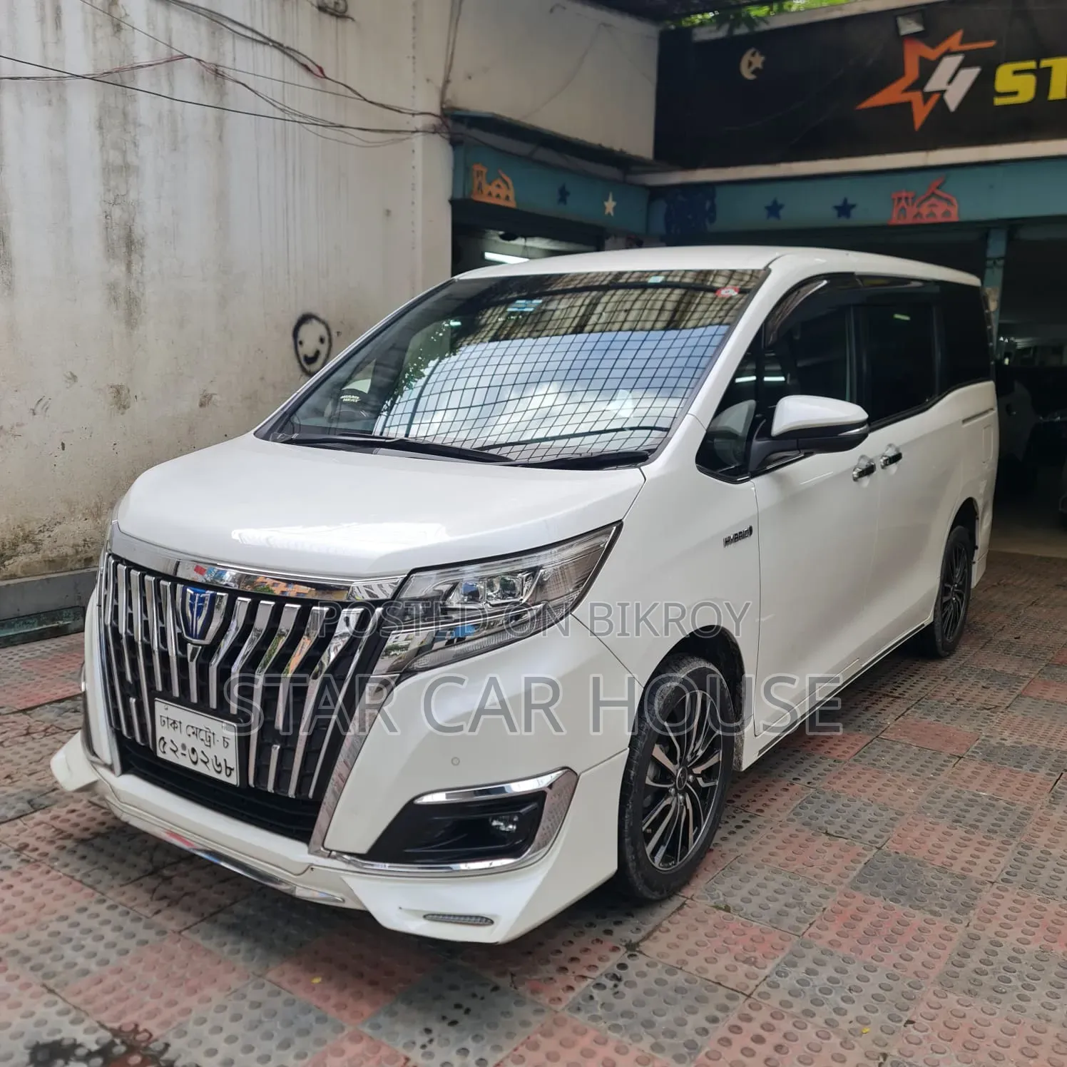 টয়োটা এসকোয়ার ১.৮ ফ্রন্ট-হুইল ড্রাইভ হাইব্রিড (৭ সিটার) ২০২০ পার্ল