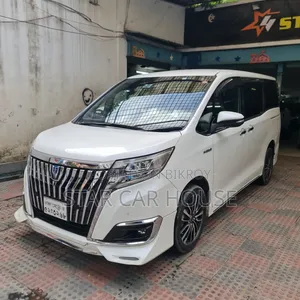 টয়োটা এসকোয়ার ১.৮ ফ্রন্ট-হুইল ড্রাইভ হাইব্রিড (৭ সিটার) ২০২০ পার্ল