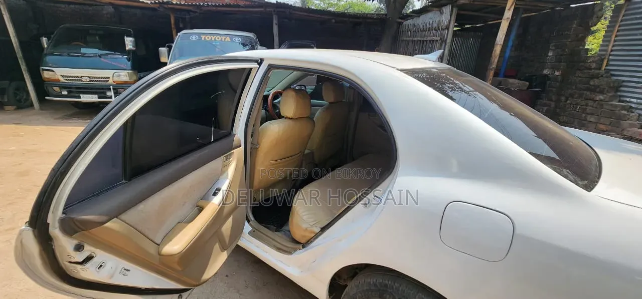Toyota Corolla 2001 White