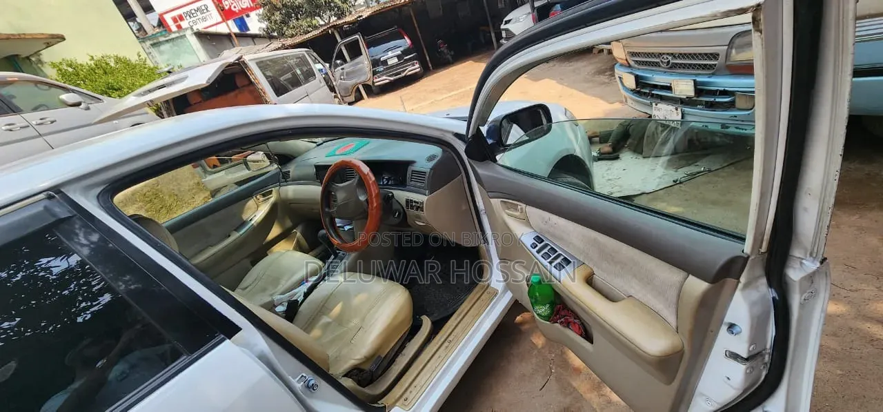Toyota Corolla 2001 White