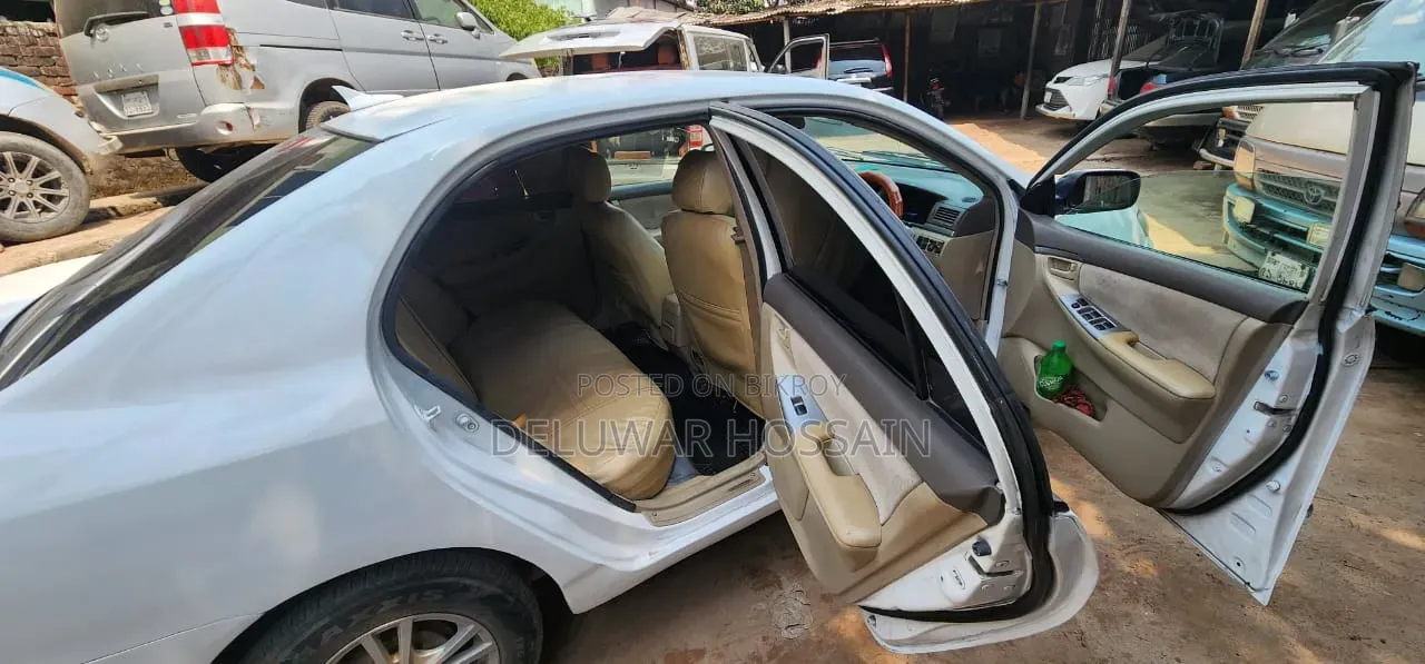 Toyota Corolla 2001 White