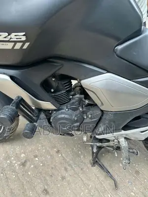 নতুন ইয়ামাহা এফজেডএস ভি৩ ২০২২ গ্রে