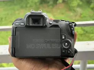 Urgent Sell: Canon EOS 250D + Canon 50mm F/1.8 STM Prime Lens