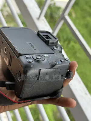Urgent Sell: Canon EOS 250D + Canon 50mm F/1.8 STM Prime Lens