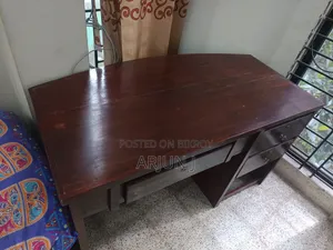 টেবিল ডেস্ক