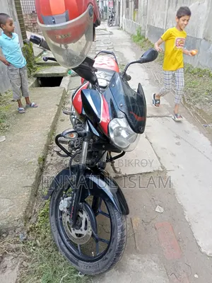 বাজাজ ডিসকভার ১২৫ ২০২০ ব্ল্যাক