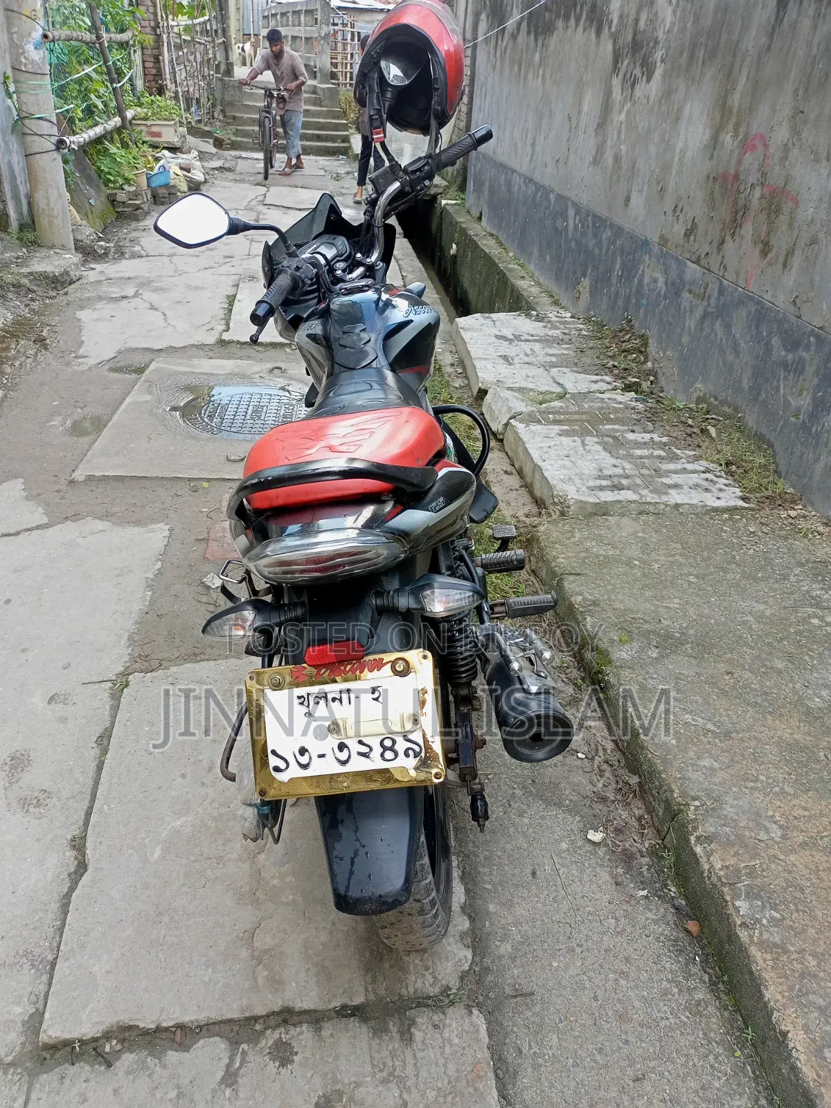বাজাজ ডিসকভার ১২৫ ২০২০ ব্ল্যাক
