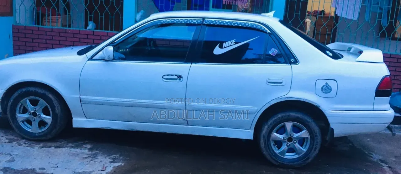 Toyota Corolla 1997 White