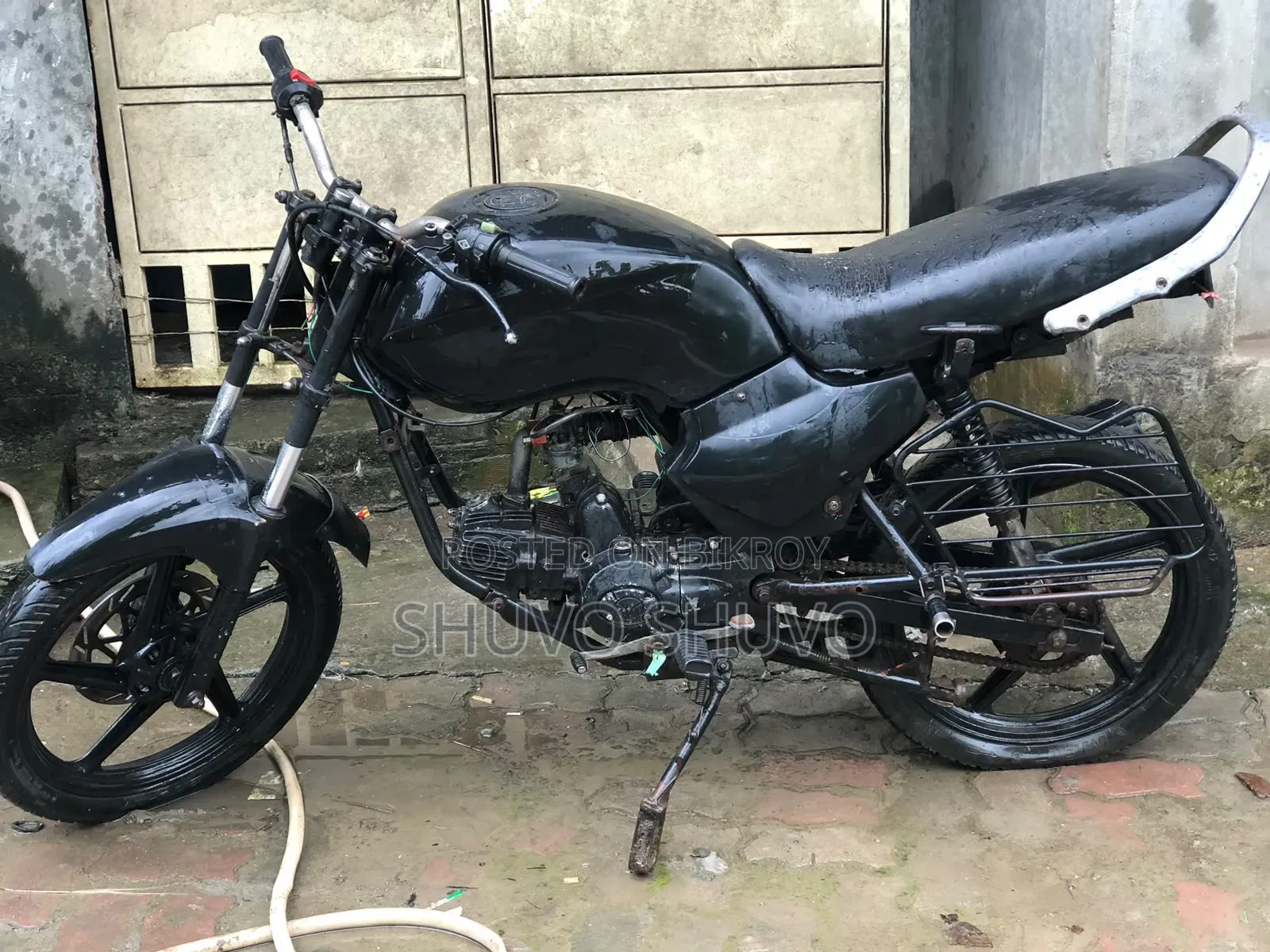 Walton Cruize 2011 Black