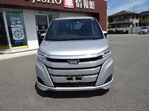 Toyota Noah 2.0 Front-Wheel Drive (8 Seater) 2021 Silver