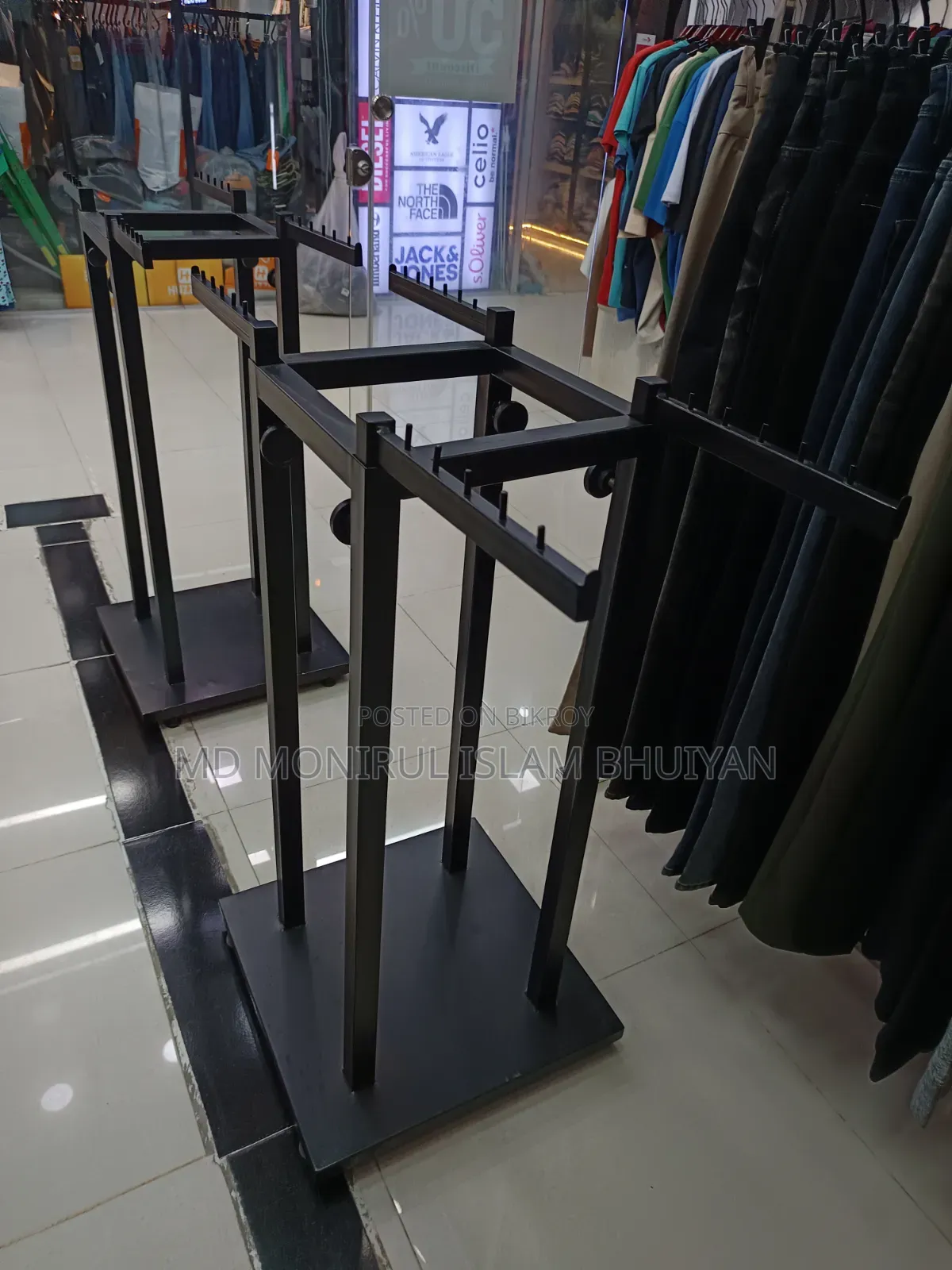 কাপড় রাখার স্ট্যান্ড