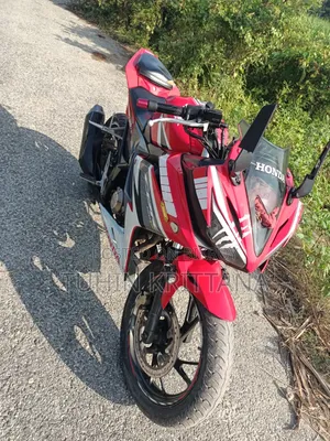 হোন্ডা সিবিআর ২০১৮ লাল