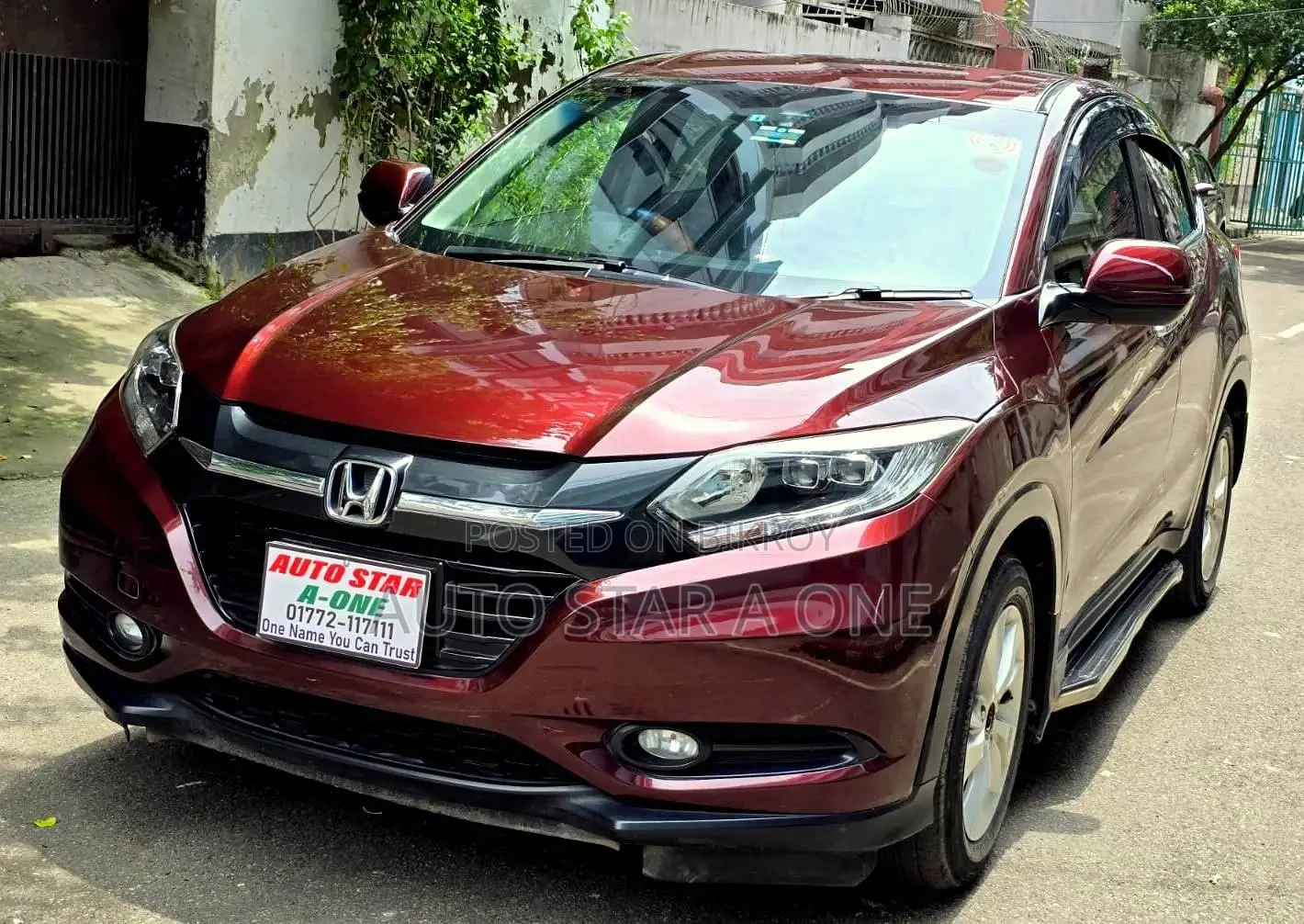 Honda Vezel 1.5 Two-Wheel Drive 2014 Maroon