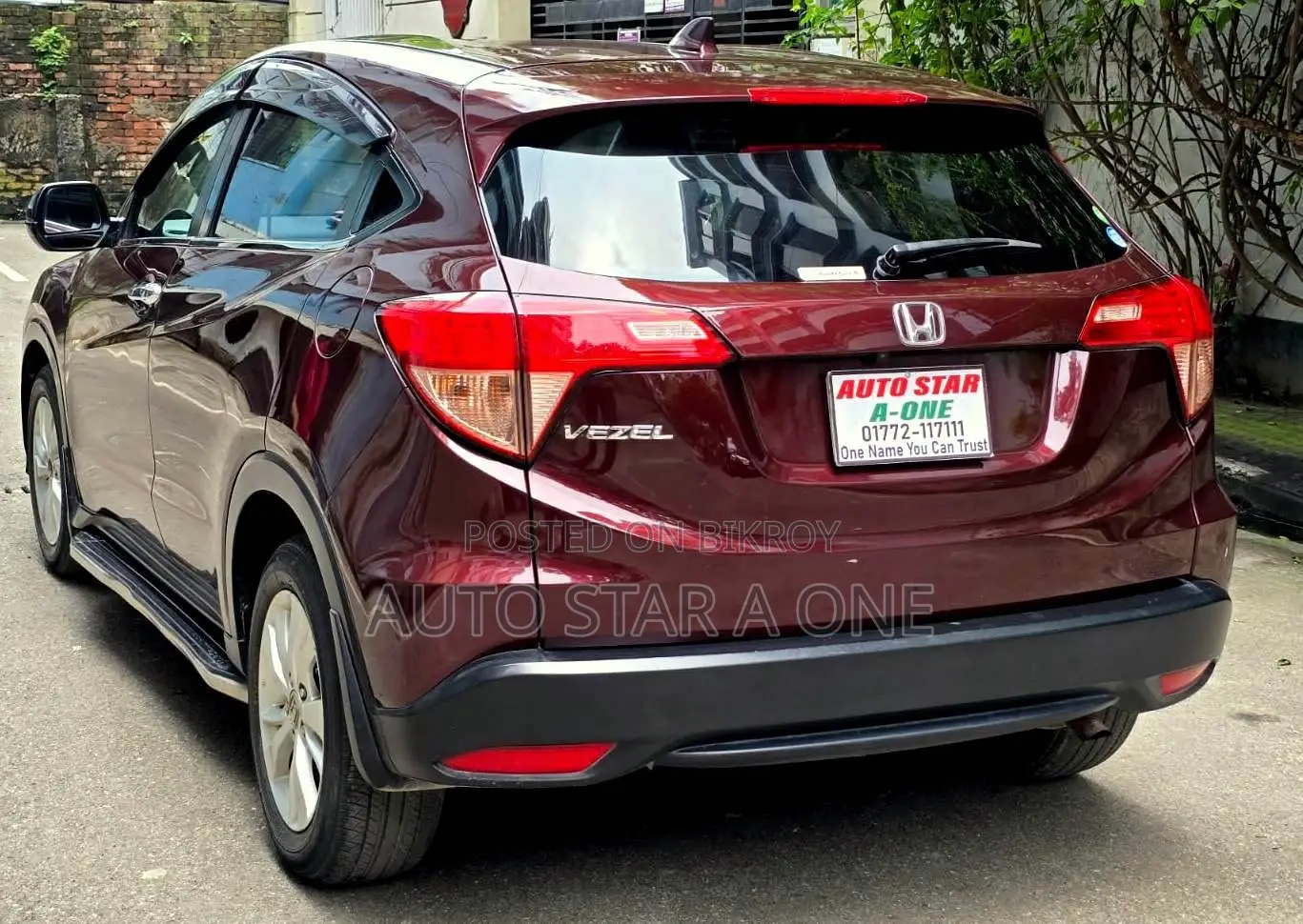 Honda Vezel 1.5 Two-Wheel Drive 2014 Maroon